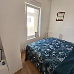 Maisonnette En Duplex Avec Jardin-babyfoot Et Billard * Outreau
