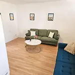 Maisonnette En Duplex Avec Jardin-babyfoot Et Billard Appartamento