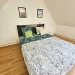 Maisonnette En Duplex Avec Jardin-babyfoot Et Billard