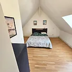 Maisonnette En Duplex Avec Jardin-babyfoot Et Billard