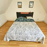 Maisonnette En Duplex Avec Jardin-babyfoot Et Billard