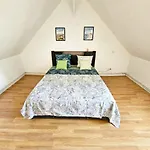 Maisonnette En Duplex Avec Jardin-babyfoot Et Billard *