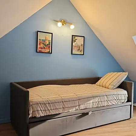 Maisonnette En Duplex Avec Jardin-babyfoot Et Billard *