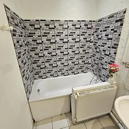 Maisonnette En Duplex Avec Jardin-babyfoot Et Billard شقة Outreau