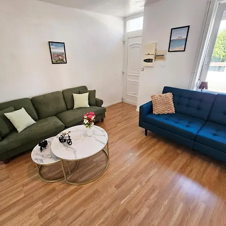 Maisonnette En Duplex Avec Jardin-babyfoot Et Billard Outreau