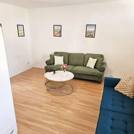 Maisonnette En Duplex Avec Jardin-babyfoot Et Billard Appartement