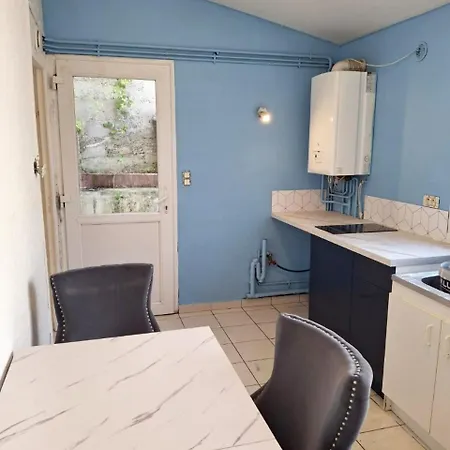 Maisonnette En Duplex Avec Jardin-babyfoot Et Billard *