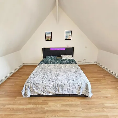 Maisonnette En Duplex Avec Jardin-babyfoot Et Billard * Outreau