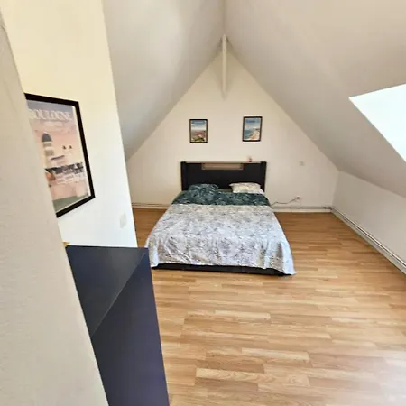 Maisonnette En Duplex Avec Jardin-babyfoot Et Billard