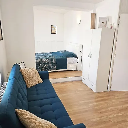 Maisonnette En Duplex Avec Jardin-babyfoot Et Billard شقة