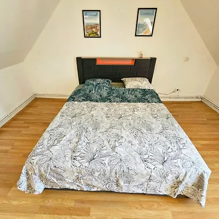 Maisonnette En Duplex Avec Jardin-babyfoot Et Billard