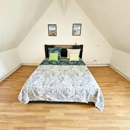 Maisonnette En Duplex Avec Jardin-babyfoot Et Billard *