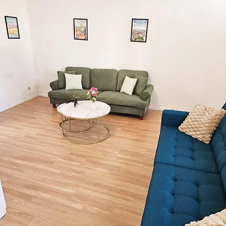 Maisonnette En Duplex Avec Jardin-babyfoot Et Billard Appartement