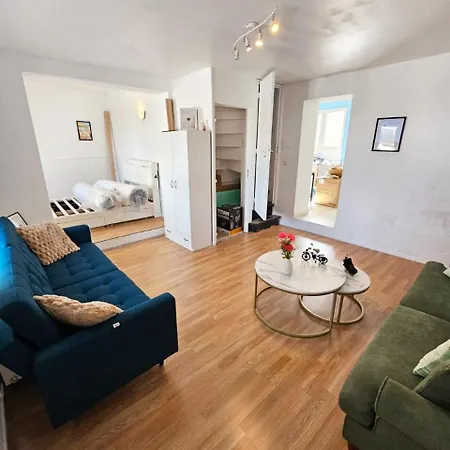 Maisonnette En Duplex Avec Jardin-babyfoot Et Billard Appartement *