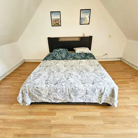 Maisonnette En Duplex Avec Jardin-babyfoot Et Billard Outreau