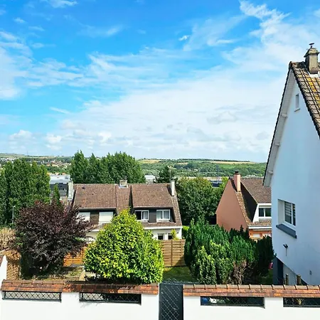 شقة Maisonnette En Duplex Avec Jardin-babyfoot Et Billard Outreau