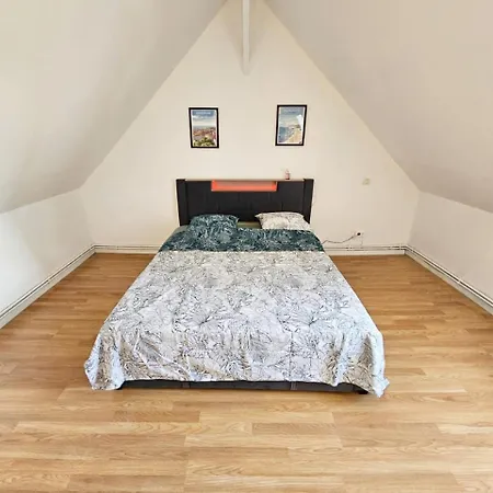 Maisonnette En Duplex Avec Jardin-babyfoot Et Billard Apartman *