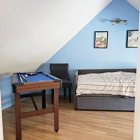 Maisonnette En Duplex Avec Jardin-babyfoot Et Billard