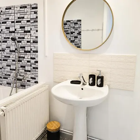 Maisonnette En Duplex Avec Jardin-babyfoot Et Billard شقة *