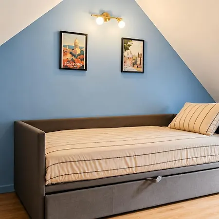 Maisonnette En Duplex Avec Jardin-babyfoot Et Billard *