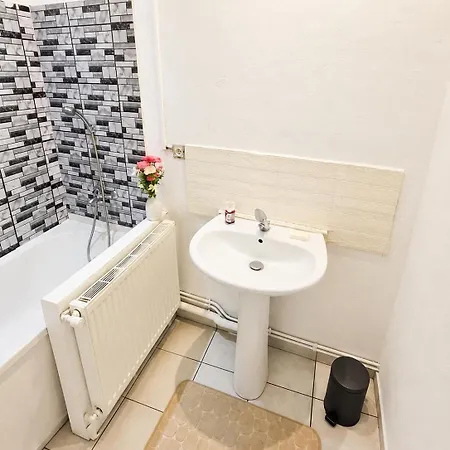 شقة Maisonnette En Duplex Avec Jardin-babyfoot Et Billard *
