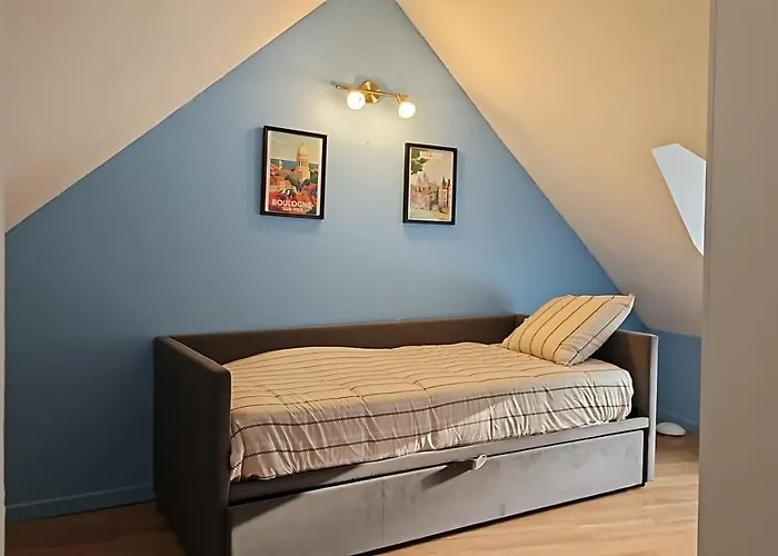 Maisonnette En Duplex Avec Jardin-babyfoot Et Billard *