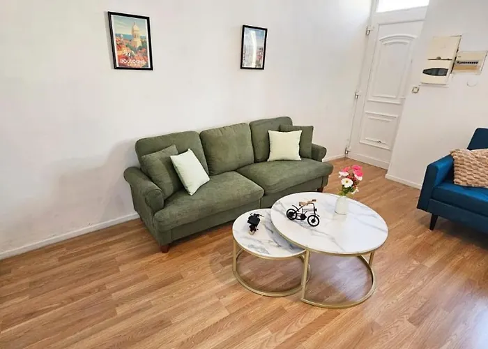 Maisonnette En Duplex Avec Jardin-babyfoot Et Billard * Outreau