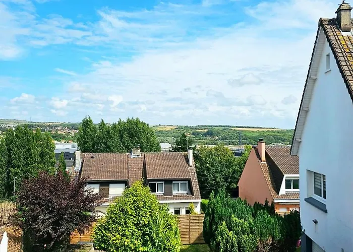 Апартаменты Maisonnette En Duplex Avec Jardin-babyfoot Et Billard Outreau