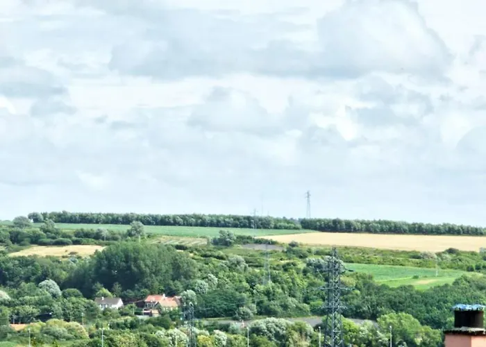 Maisonnette En Duplex Avec Jardin-babyfoot Et Billard * Outreau