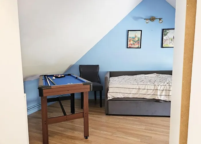 Maisonnette En Duplex Avec Jardin-babyfoot Et Billard