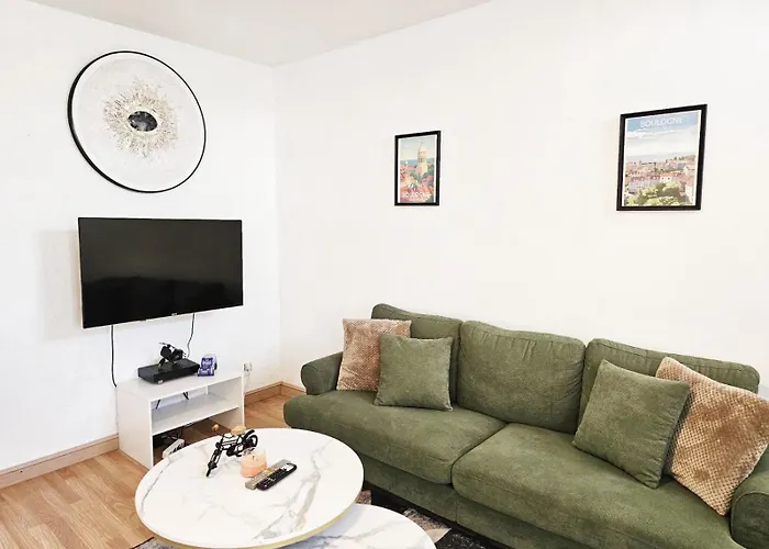 Maisonnette En Duplex Avec Jardin-babyfoot Et Billard Outreau